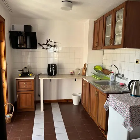 Obzor, Orkinos Lejlighed